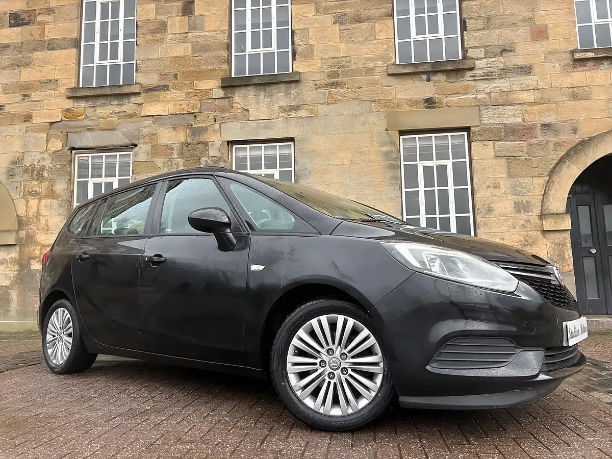 Used 2017 Vauxhall Zafira Tourer Design Black - Interior and Exterior details 6