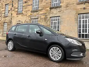 Used 2017 Vauxhall Zafira Tourer Design Black - Interior and Exterior details 7