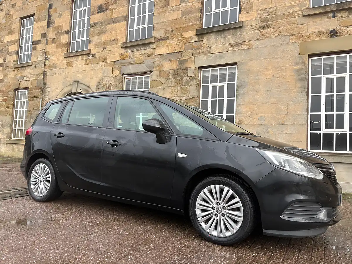 Used 2017 Vauxhall Zafira Tourer Design Black - Interior and Exterior details 7