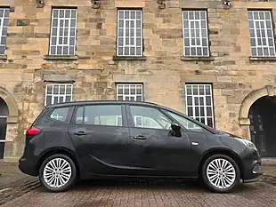 Used 2017 Vauxhall Zafira Tourer Design Black - Interior and Exterior details 8