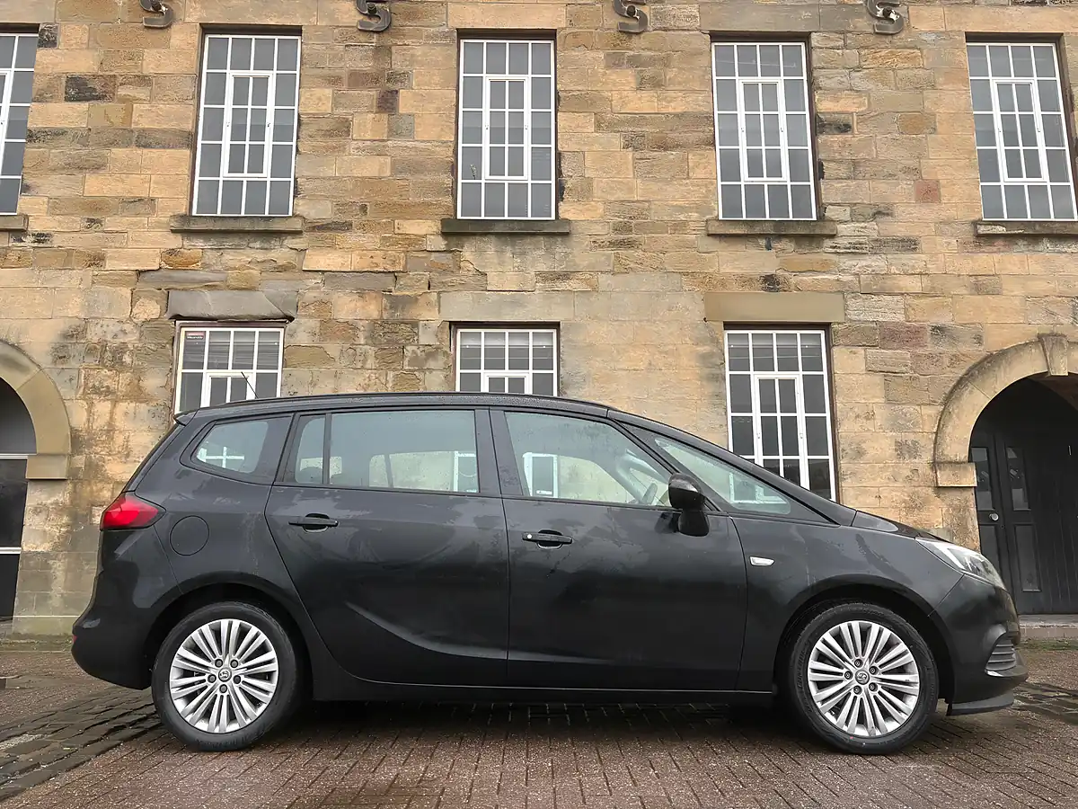 Used 2017 Vauxhall Zafira Tourer Design Black - Interior and Exterior details 8