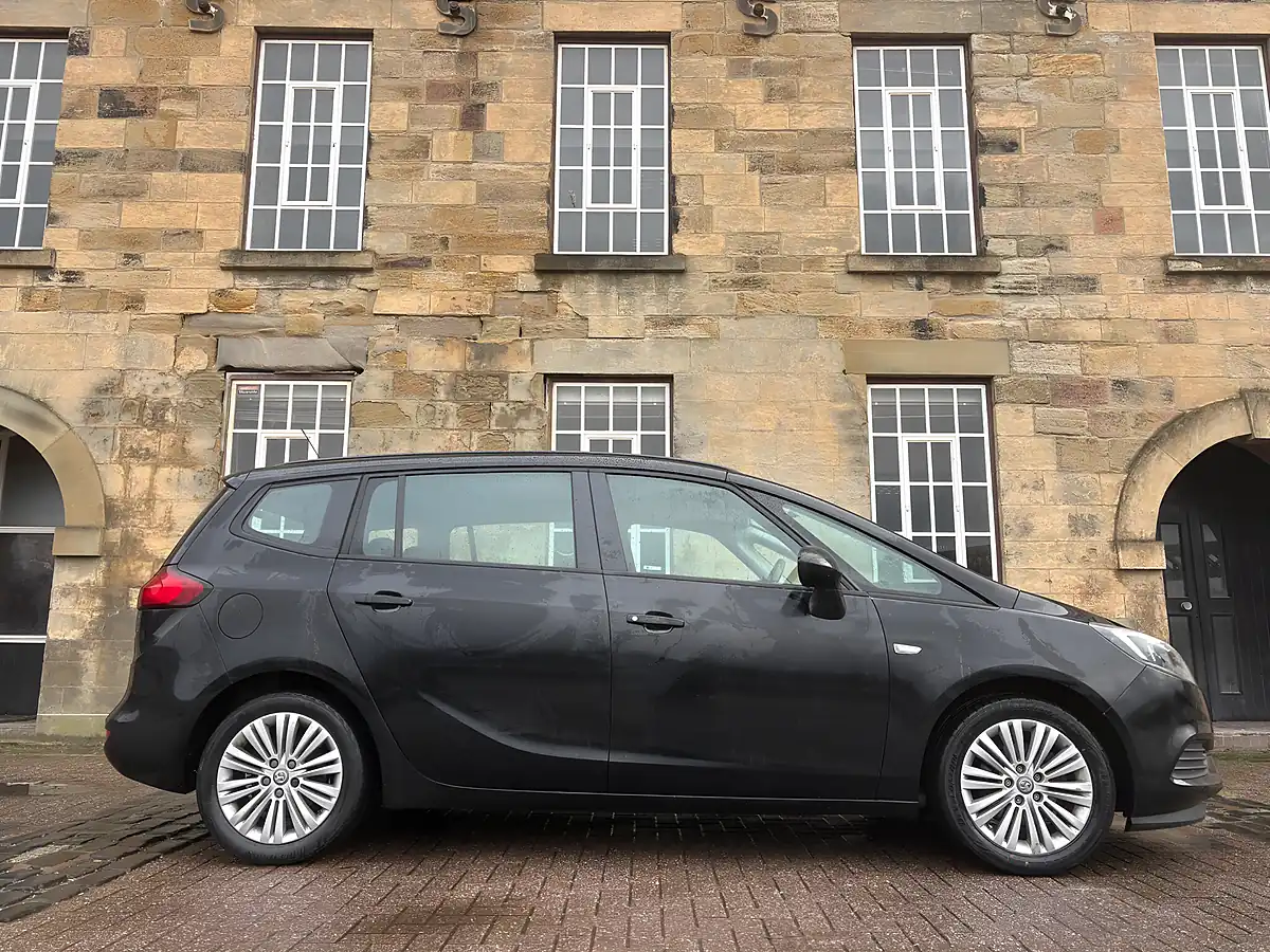 Used 2017 Vauxhall Zafira Tourer Design Black - Interior and Exterior details 9