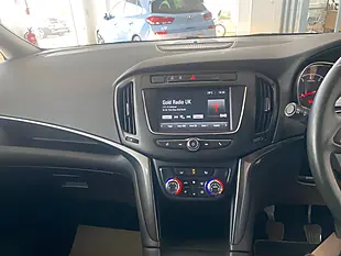 Used 2017 Vauxhall Zafira Tourer Se Grey - Interior and Exterior details 12