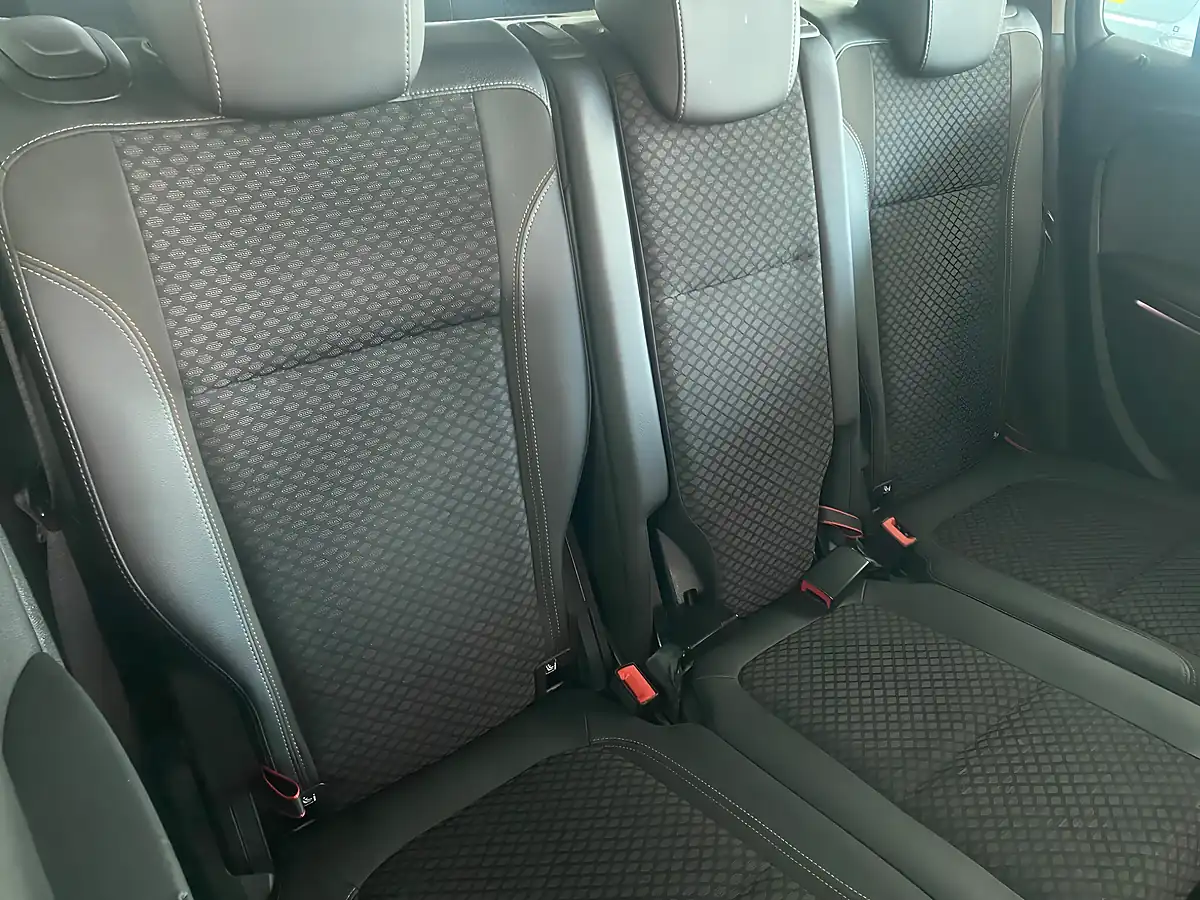 Used 2017 Vauxhall Zafira Tourer Se Grey - Interior and Exterior details 16