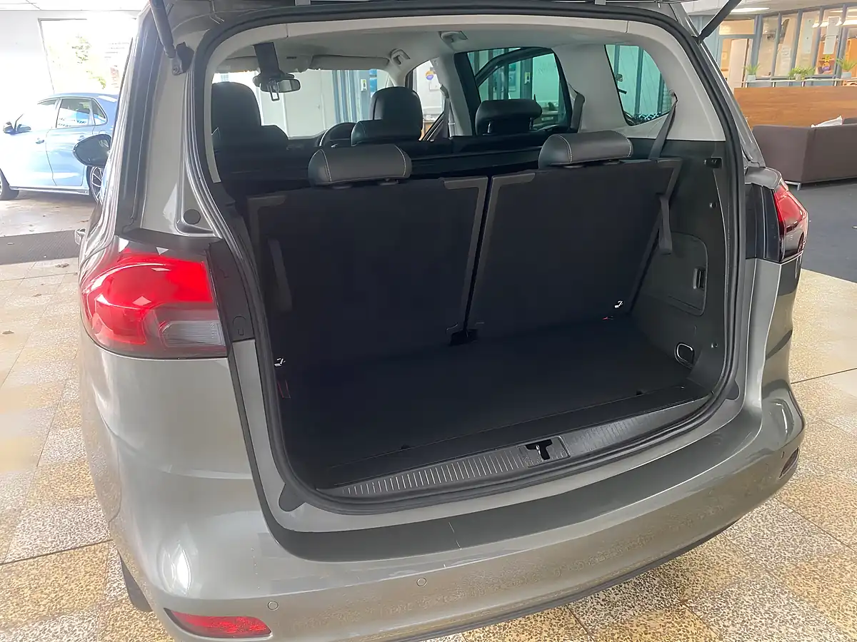 Used 2017 Vauxhall Zafira Tourer Se Grey - Interior and Exterior details 19