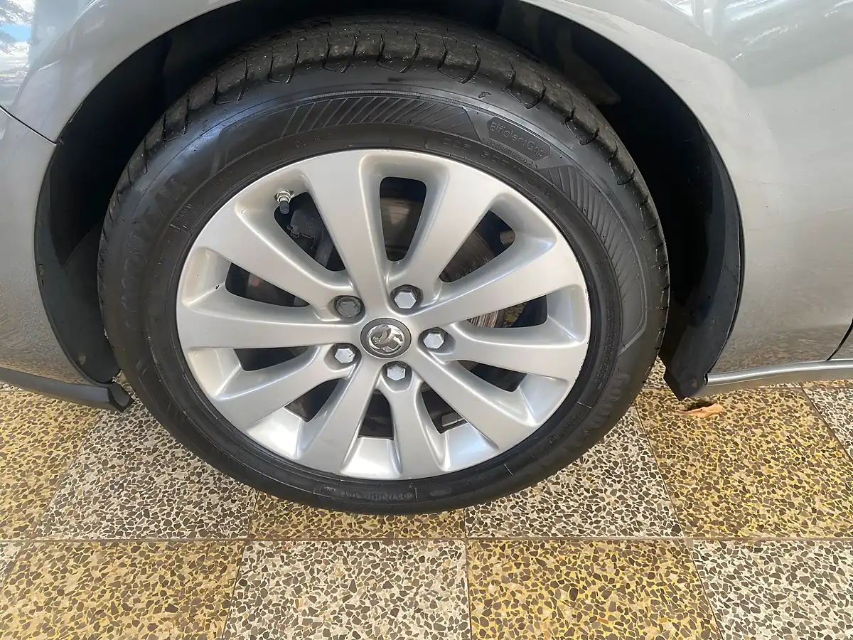 Used 2017 Vauxhall Zafira Tourer Se Grey - Interior and Exterior details 5