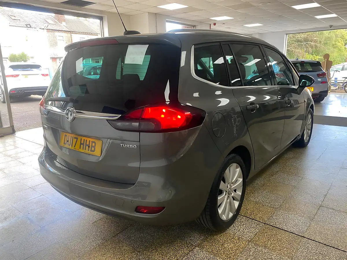 Used 2017 Vauxhall Zafira Tourer Se Grey - Interior and Exterior details 9