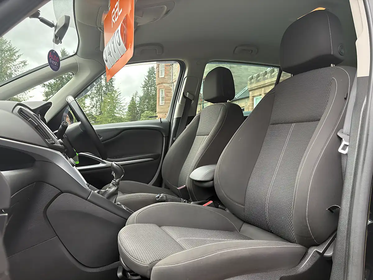 Used 2017 Vauxhall Zafira Tourer Sri Black - Interior and Exterior details 11