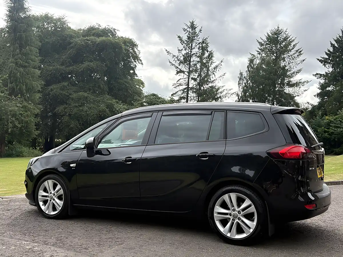 Used 2017 Vauxhall Zafira Tourer Sri Black - Interior and Exterior details 5