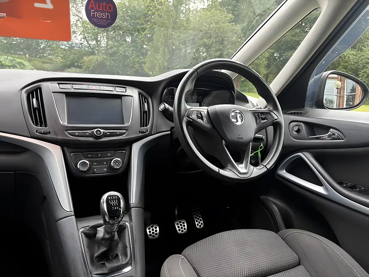Used 2017 Vauxhall Zafira Tourer Sri Black - Interior and Exterior details 8