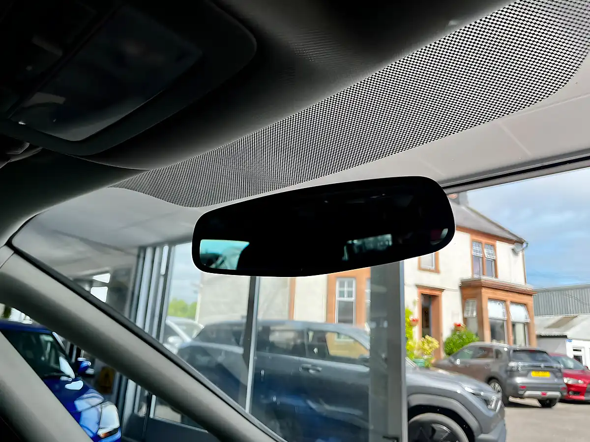 Used 2017 Vauxhall Zafira Tourer Sri Black - Interior and Exterior details 19