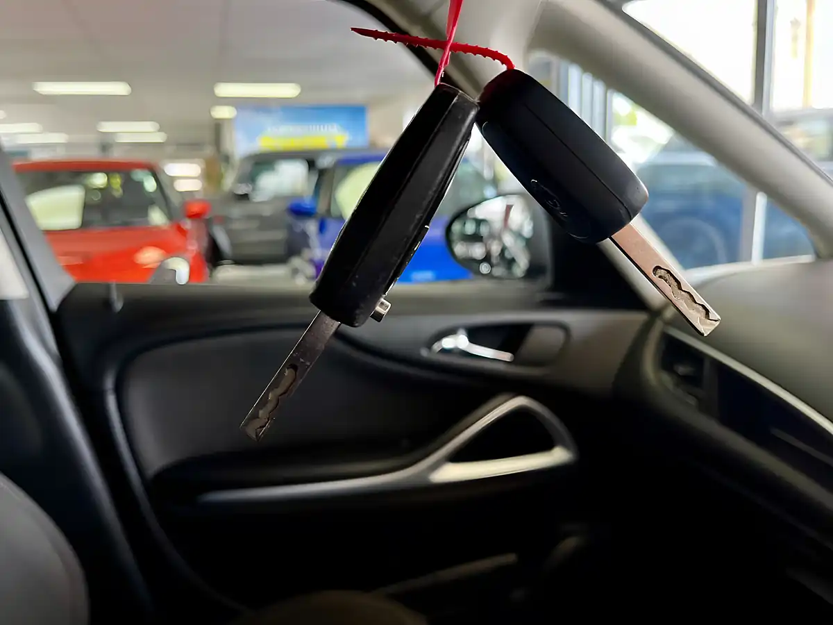 Used 2017 Vauxhall Zafira Tourer Sri Black - Interior and Exterior details 20