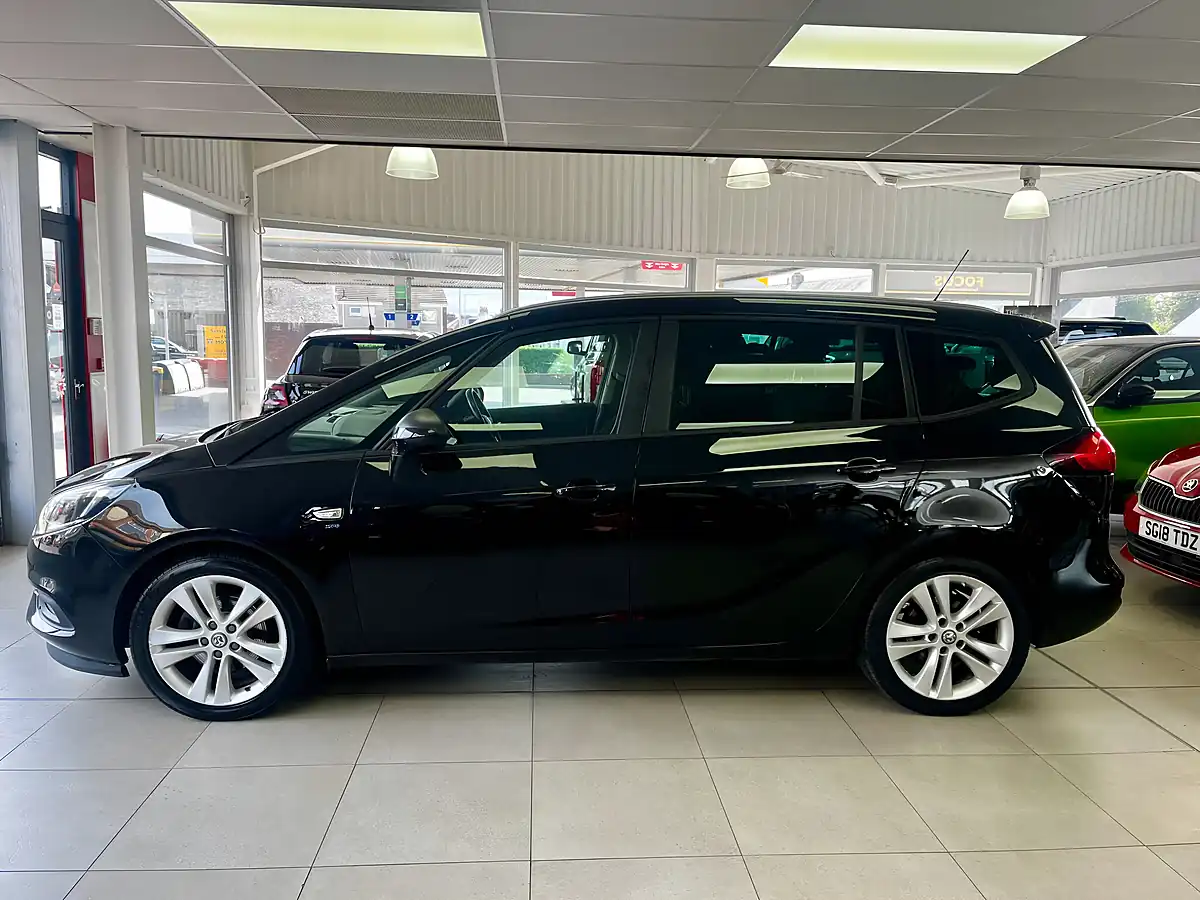 Used 2017 Vauxhall Zafira Tourer Sri Black - Interior and Exterior details 5
