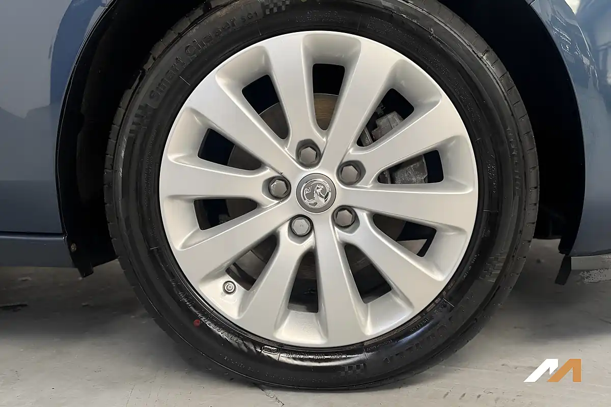 Used 2017 Vauxhall Zafira Tourer Sri Blue - Interior and Exterior details 12