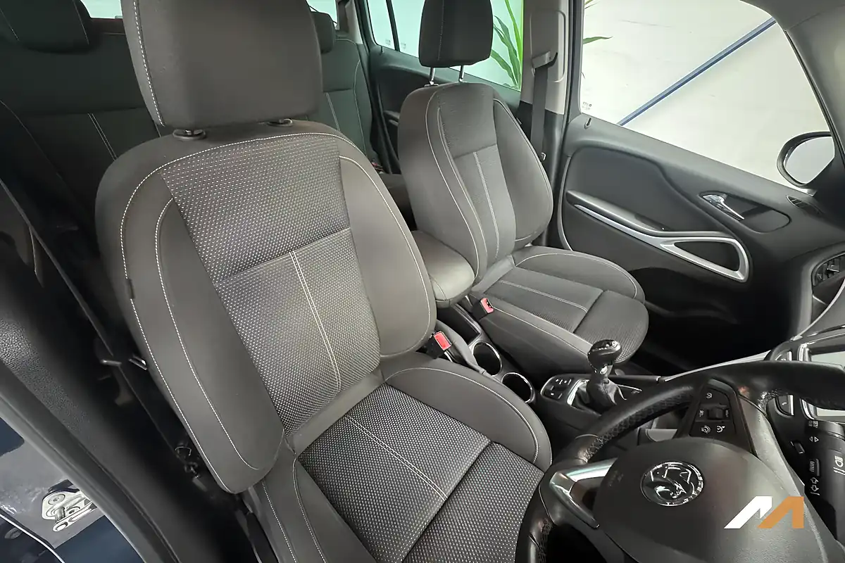 Used 2017 Vauxhall Zafira Tourer Sri Blue - Interior and Exterior details 13