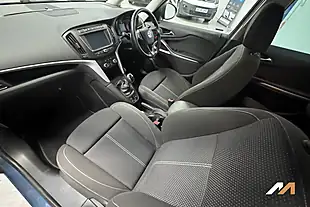 Used 2017 Vauxhall Zafira Tourer Sri Blue - Interior and Exterior details 15
