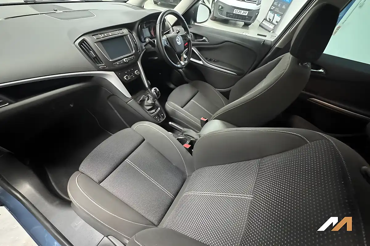 Used 2017 Vauxhall Zafira Tourer Sri Blue - Interior and Exterior details 15