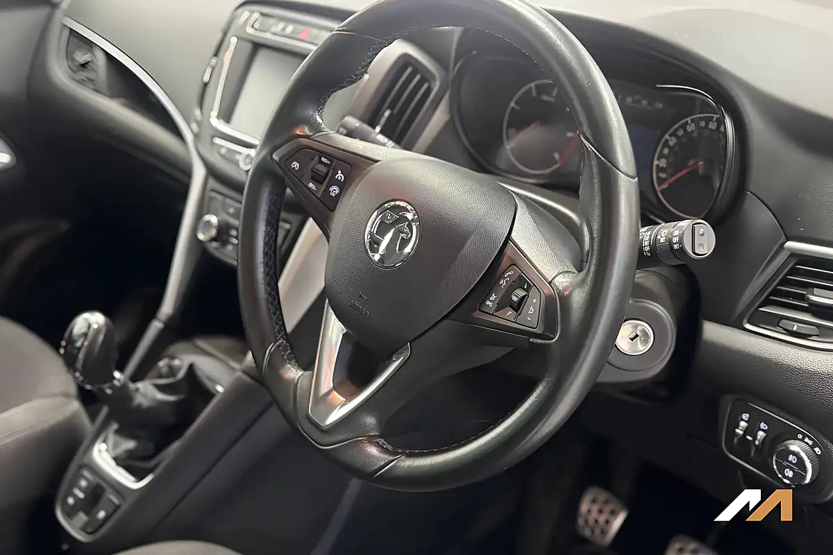Used 2017 Vauxhall Zafira Tourer Sri Blue - Interior and Exterior details 16