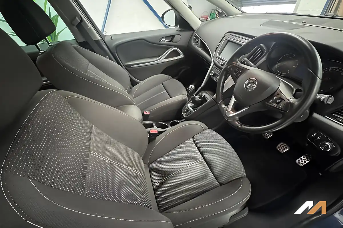 Used 2017 Vauxhall Zafira Tourer Sri Blue - Interior and Exterior details 3