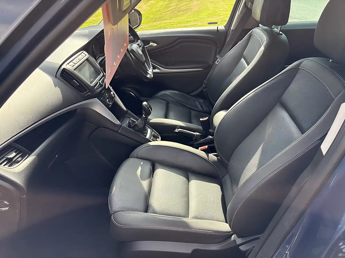 Used 2017 Vauxhall Zafira Tourer Sri Blue - Interior and Exterior details 14