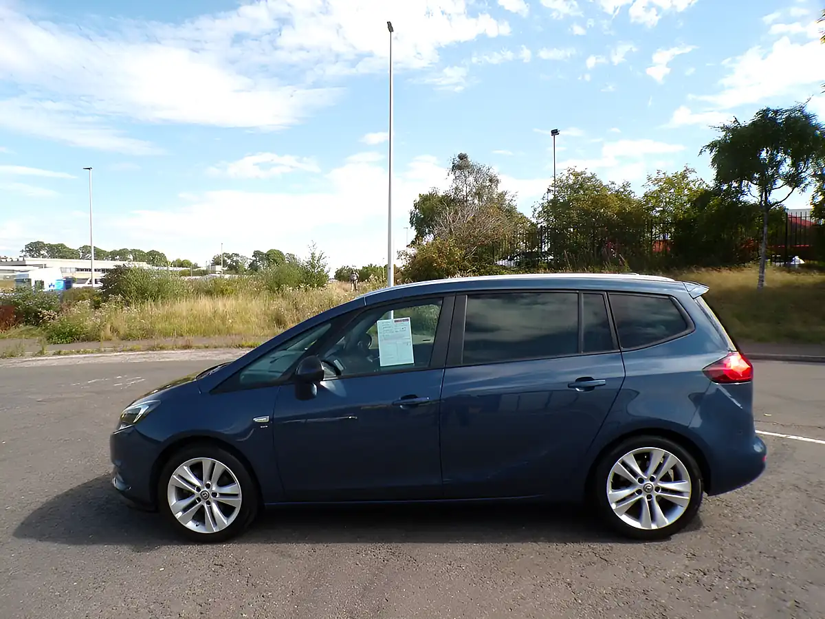 Used 2017 Vauxhall Zafira Tourer Sri Blue - Interior and Exterior details 2