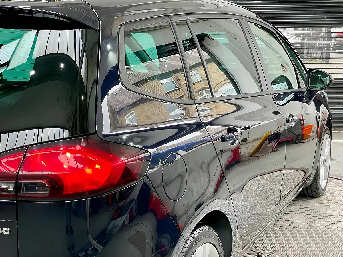 Used 2017 Vauxhall Zafira Tourer Sri Blue - Interior and Exterior details 10