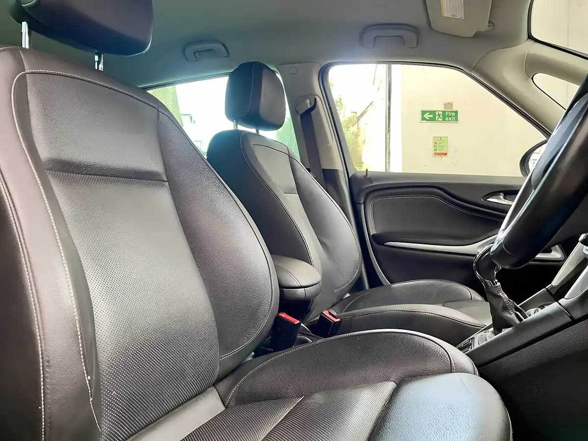 Used 2017 Vauxhall Zafira Tourer Sri Blue - Interior and Exterior details 7