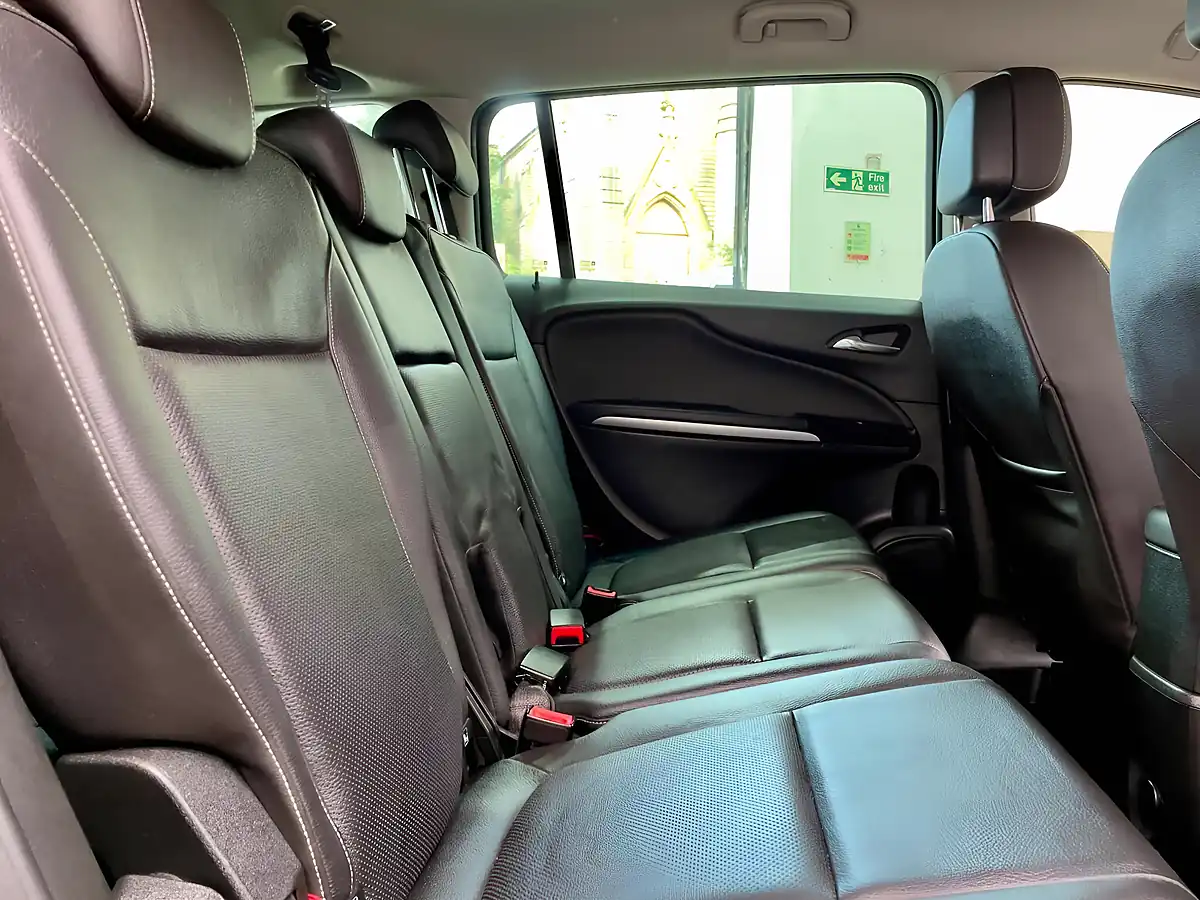 Used 2017 Vauxhall Zafira Tourer Sri Blue - Interior and Exterior details 8