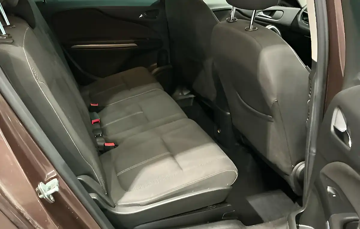 Used 2017 Vauxhall Zafira Tourer Sri Brown - Interior and Exterior details 9