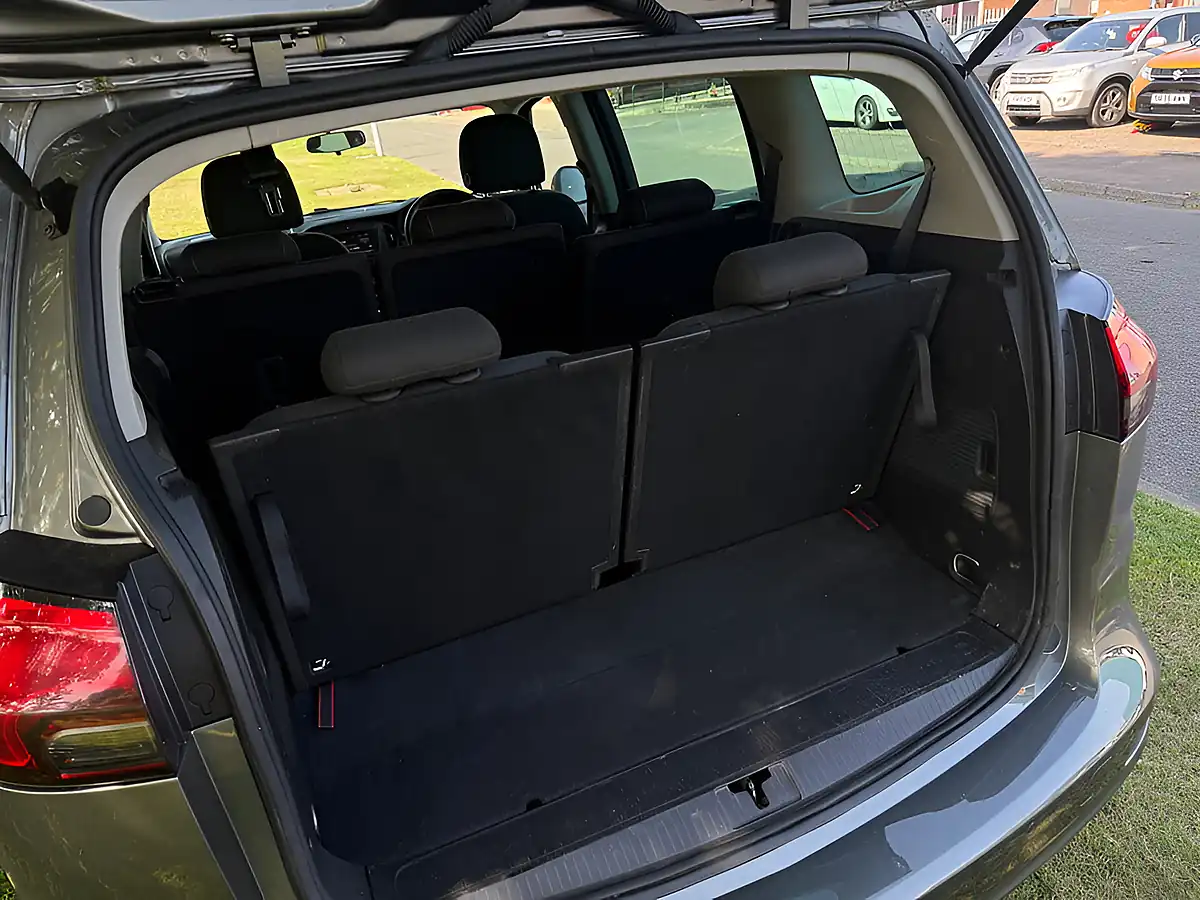 Used 2017 Vauxhall Zafira Tourer Sri Grey - Interior and Exterior details 12