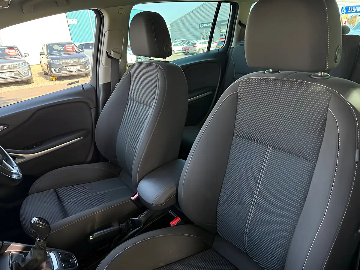 Used 2017 Vauxhall Zafira Tourer Sri Grey - Interior and Exterior details 14
