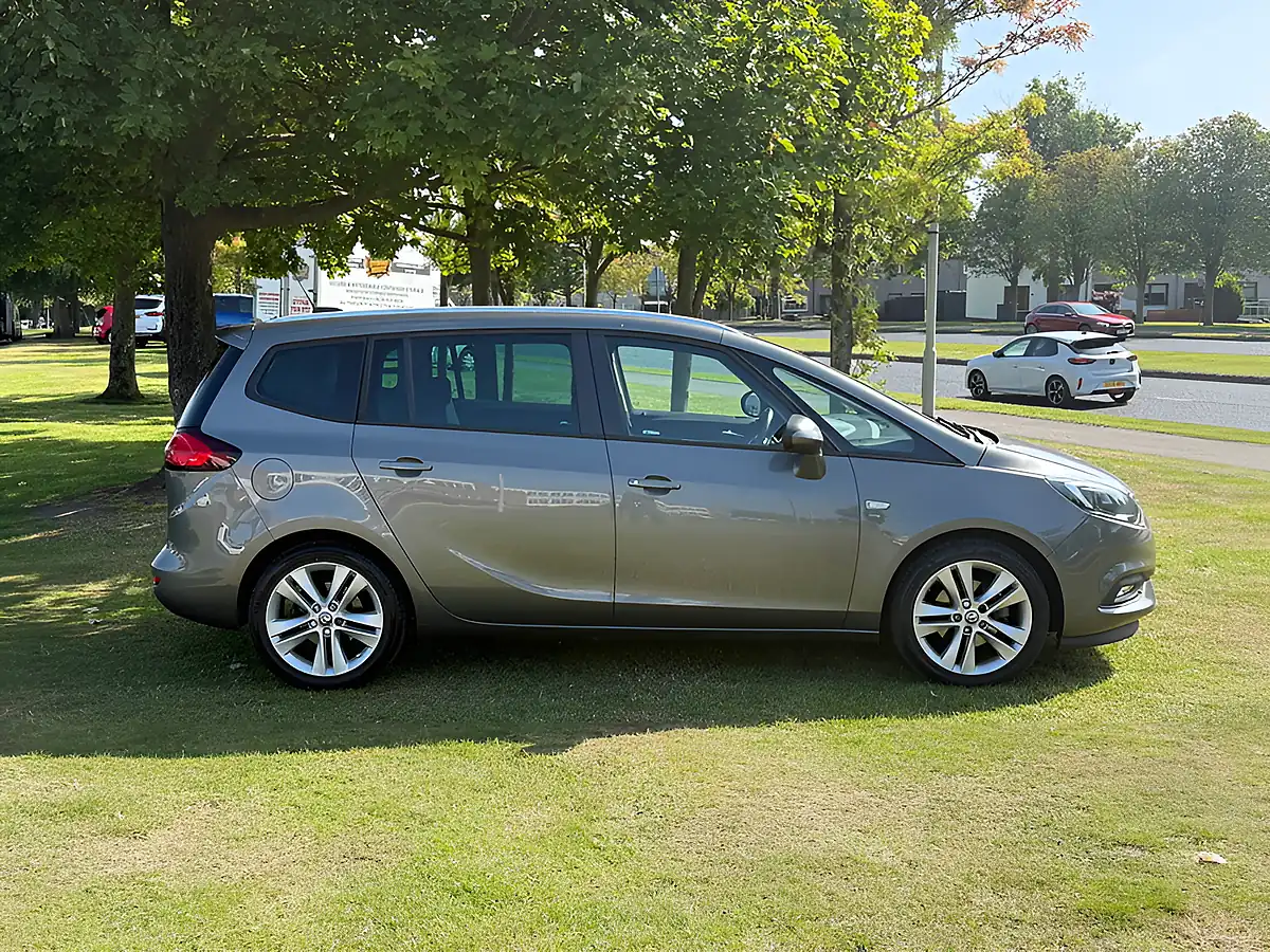 Used 2017 Vauxhall Zafira Tourer Sri Grey - Interior and Exterior details 6