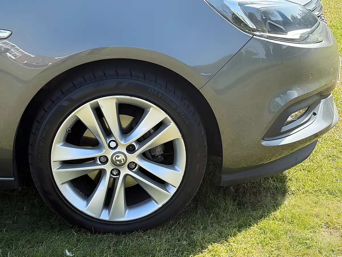 Used 2017 Vauxhall Zafira Tourer Sri Grey - Interior and Exterior details 7