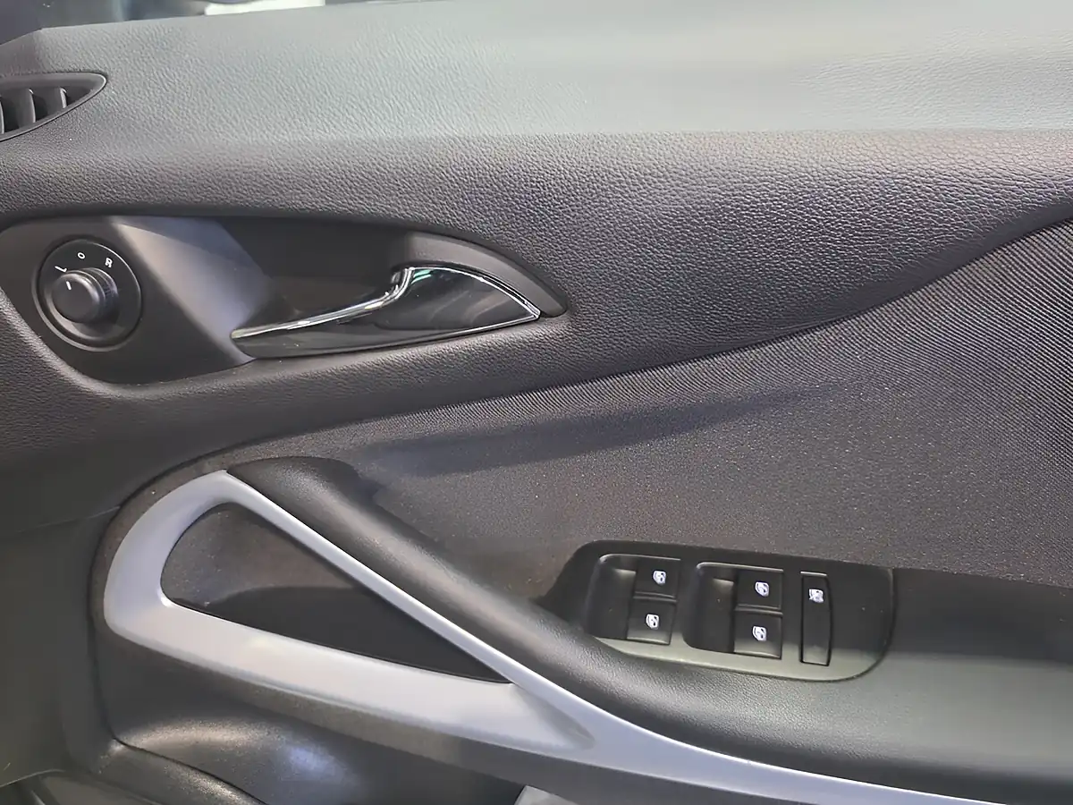 Used 2017 Vauxhall Zafira Tourer Sri Grey - Interior and Exterior details 10