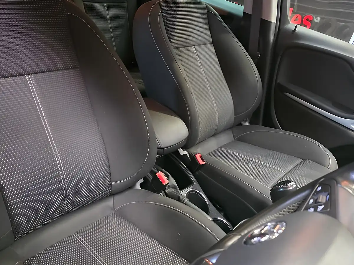 Used 2017 Vauxhall Zafira Tourer Sri Grey - Interior and Exterior details 12