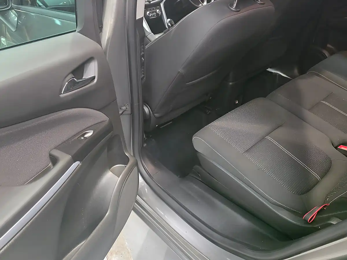 Used 2017 Vauxhall Zafira Tourer Sri Grey - Interior and Exterior details 17