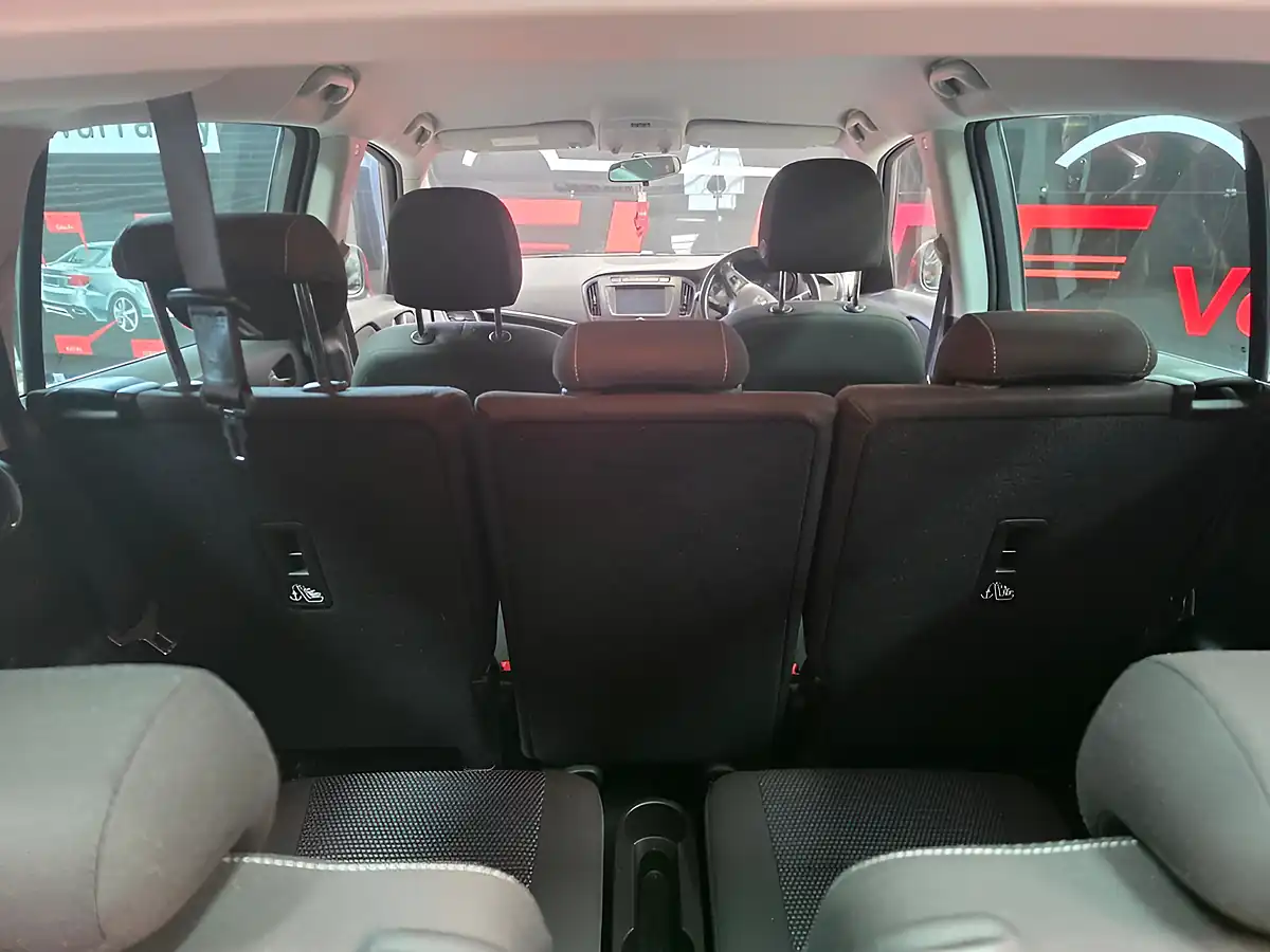 Used 2017 Vauxhall Zafira Tourer Sri Grey - Interior and Exterior details 20