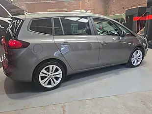 Used 2017 Vauxhall Zafira Tourer Sri Grey - Interior and Exterior details 3