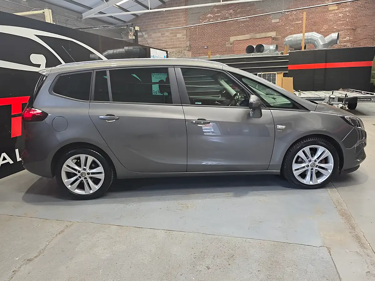 Used 2017 Vauxhall Zafira Tourer Sri Grey - Interior and Exterior details 4