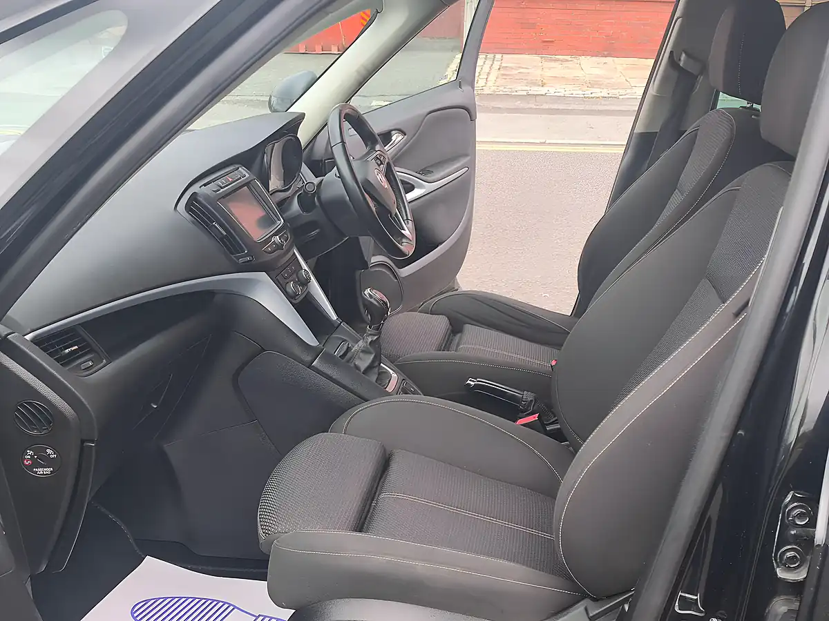 Used 2017 Vauxhall Zafira Tourer Sri Nav Black - Interior and Exterior details 11