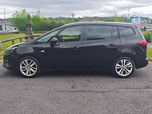 Used 2017 Vauxhall Zafira Tourer Sri Nav Black - Interior and Exterior details 12