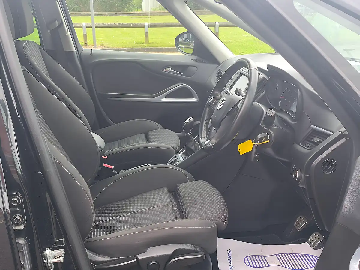 Used 2017 Vauxhall Zafira Tourer Sri Nav Black - Interior and Exterior details 3