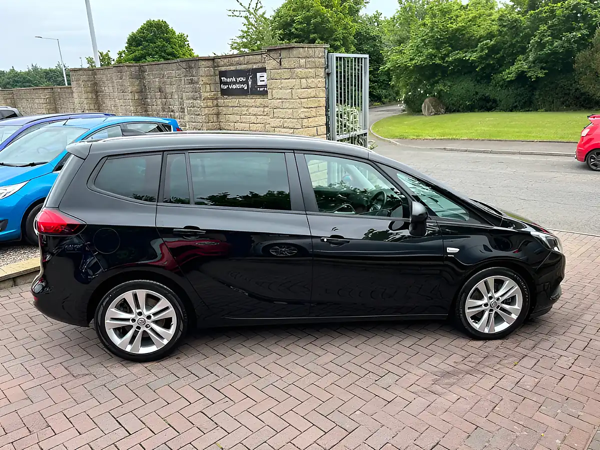 Used 2017 Vauxhall Zafira Tourer Sri Nav Black - Interior and Exterior details 11