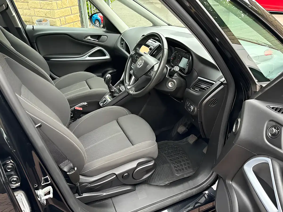 Used 2017 Vauxhall Zafira Tourer Sri Nav Black - Interior and Exterior details 19