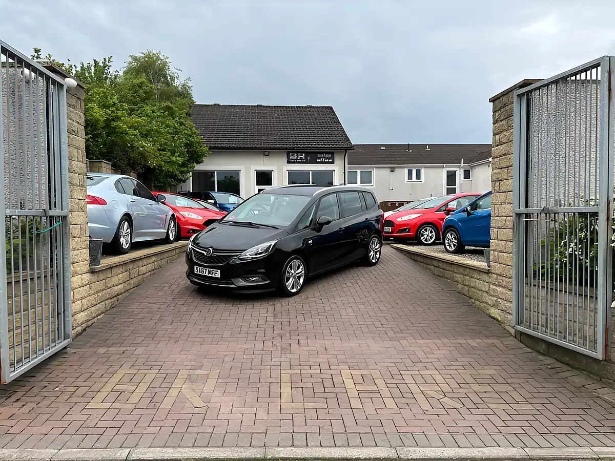 Used 2017 Vauxhall Zafira Tourer Sri Nav Black - Interior and Exterior details 3