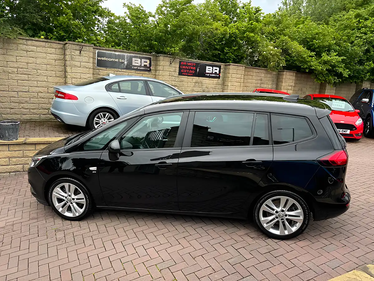 Used 2017 Vauxhall Zafira Tourer Sri Nav Black - Interior and Exterior details 6