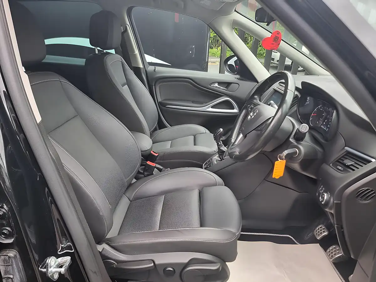 Used 2017 Vauxhall Zafira Tourer Sri Nav Black - Interior and Exterior details 12