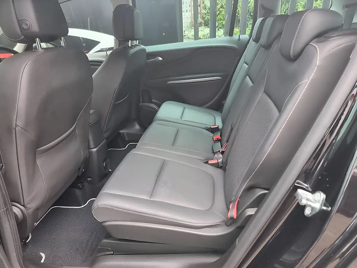 Used 2017 Vauxhall Zafira Tourer Sri Nav Black - Interior and Exterior details 15