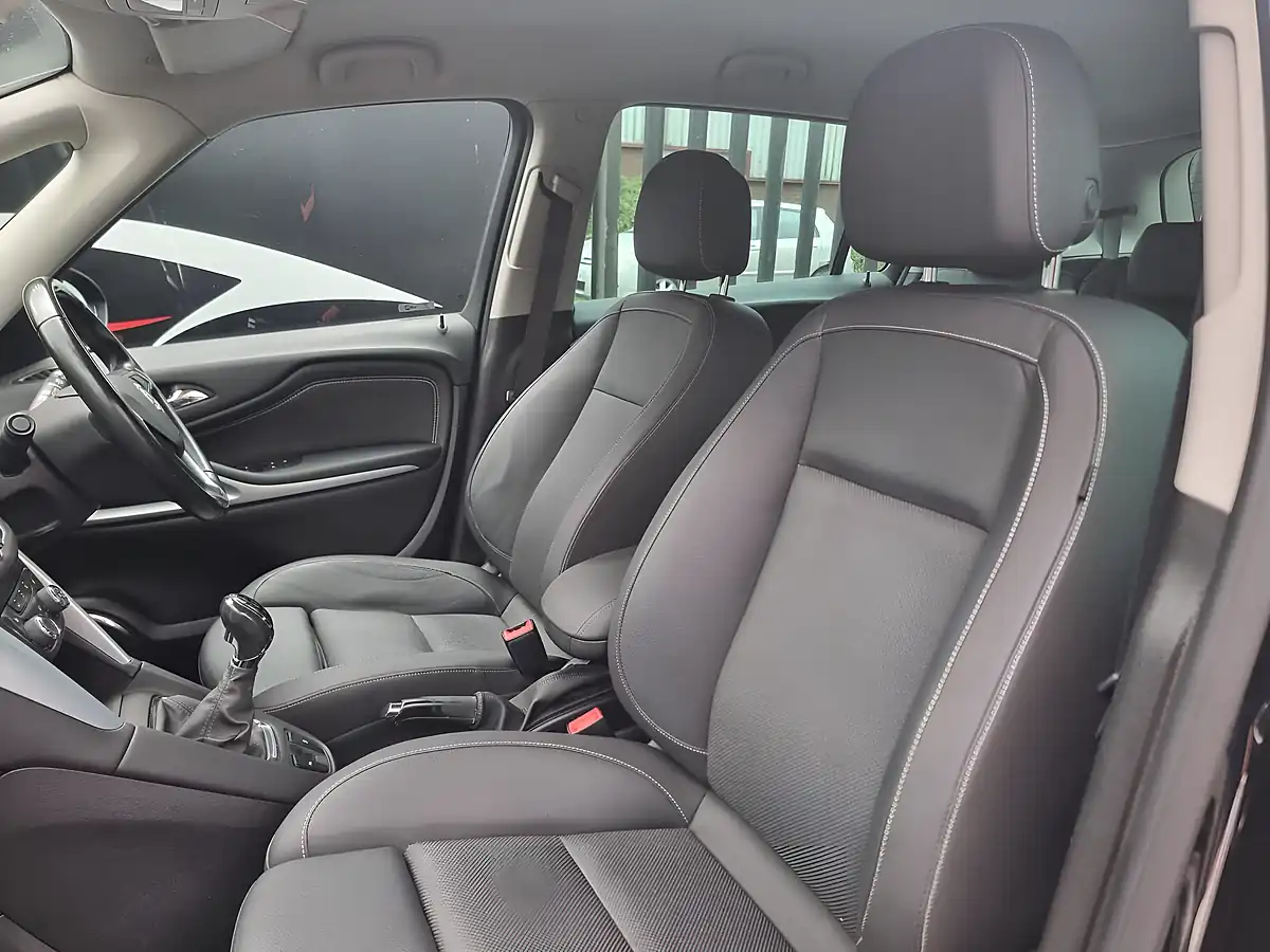 Used 2017 Vauxhall Zafira Tourer Sri Nav Black - Interior and Exterior details 17