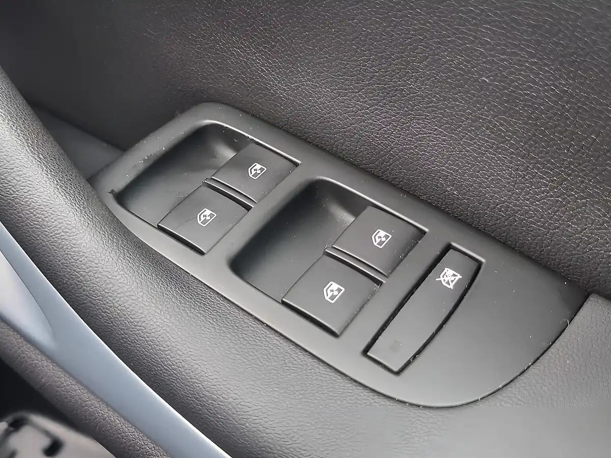 Used 2017 Vauxhall Zafira Tourer Sri Nav Black - Interior and Exterior details 20